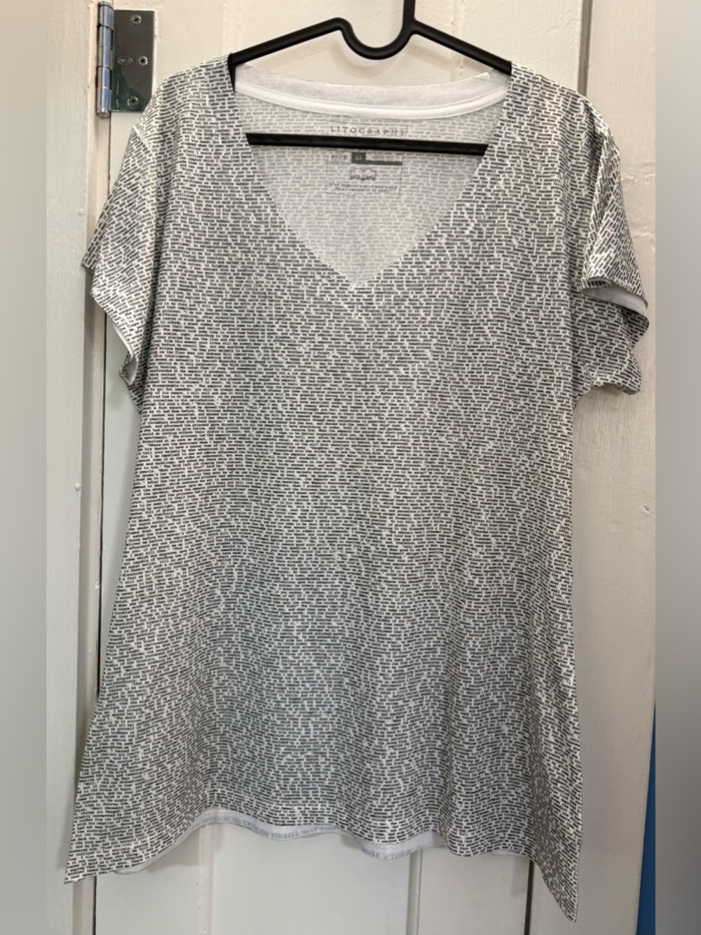 Women's V-Neck Short Sleeve Top with The Arabian Nights Text Print White/Black